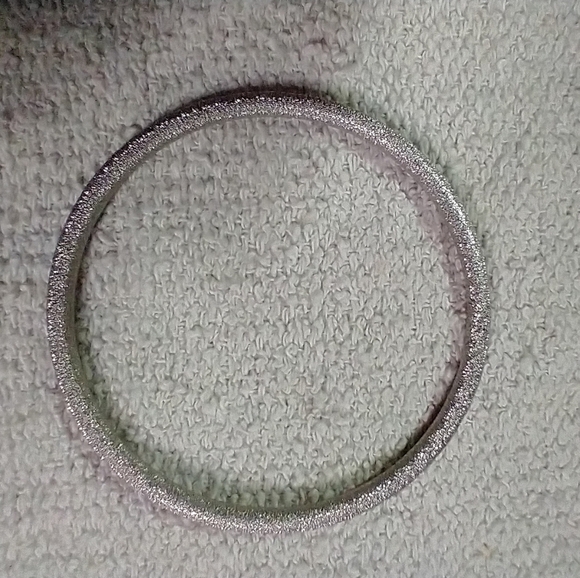 Silvertone diamond 💎 cut bangle bracelet - Picture 3 of 5